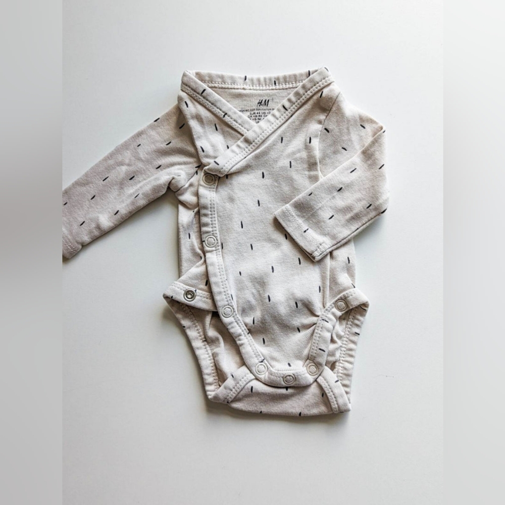 H&M Organic Cotton Long Sleeve Wrap Bodysuit in Cream (Preemie)
